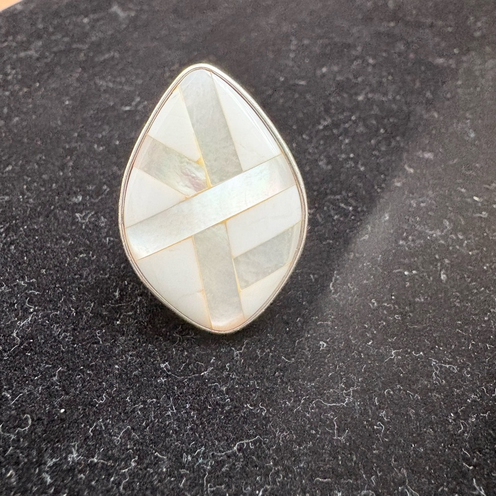 Mosiac Mother of Pearl/Howlite Ring Sz 6